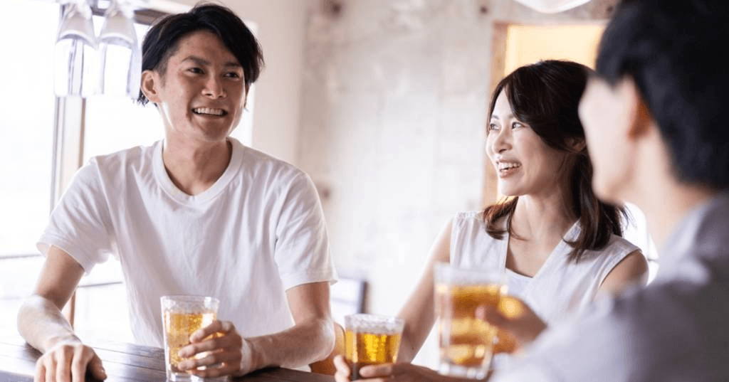 みんな月にどれだけ「飲み会」に行っているの？ 「1回あたりの費用」についても教えて！ (ファイナンシャルフィールド)