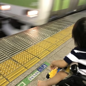 ベビーカーを大変そうに押している人をみかけたら、声をかけますか？