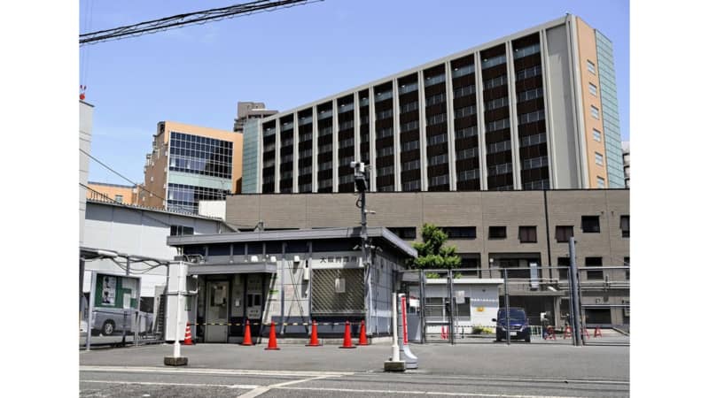 死刑囚の面会に来た夫の車椅子介助を拒否した拘置所は人権侵害にあたると思いますか？