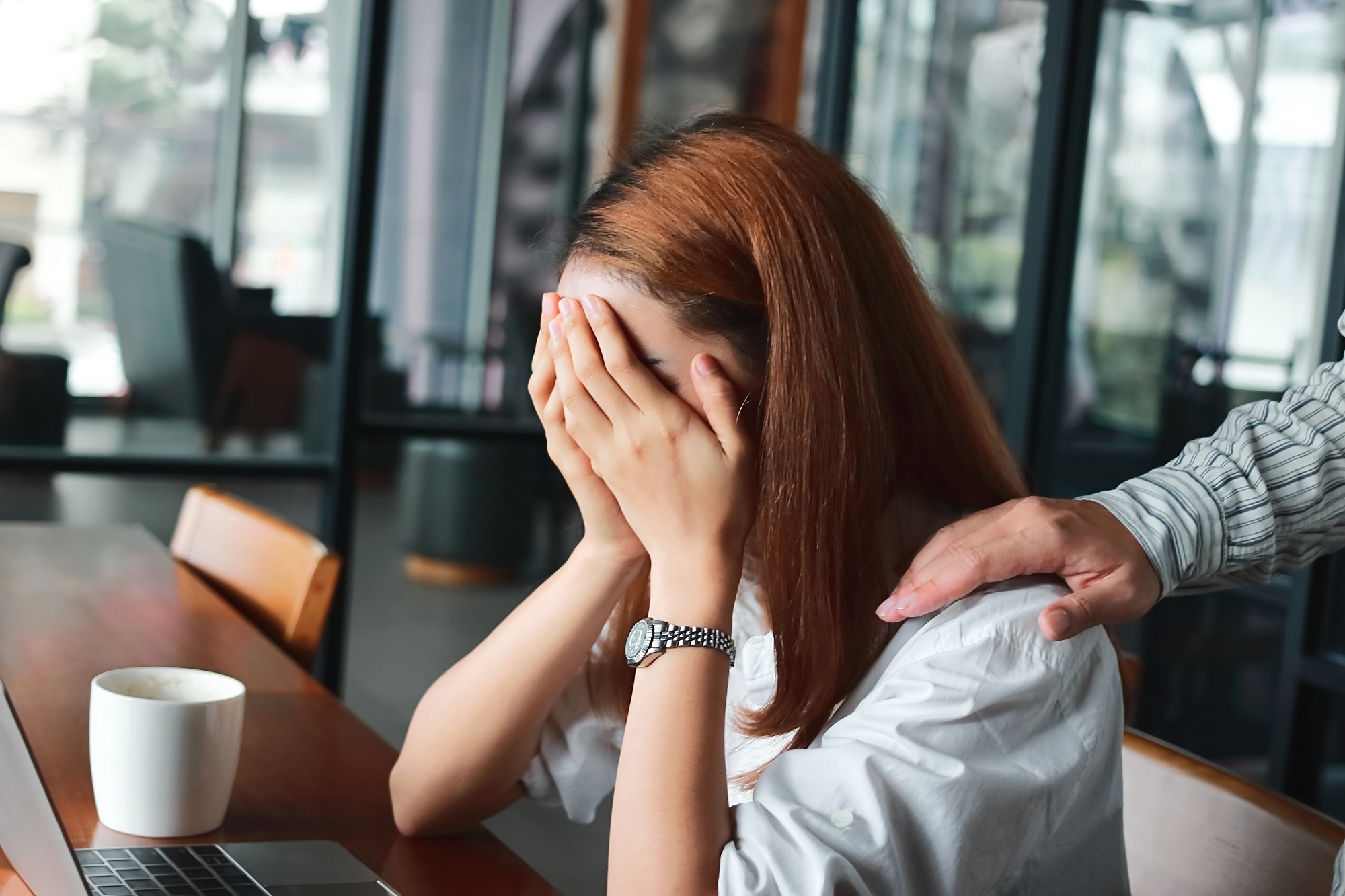 同僚に告白され、「妥協して結婚」するか思い悩む40歳女性。【好きな人には愛されない】理由は、考え方のクセにあった！（OTONA SALONE） - Yahoo!ニュース