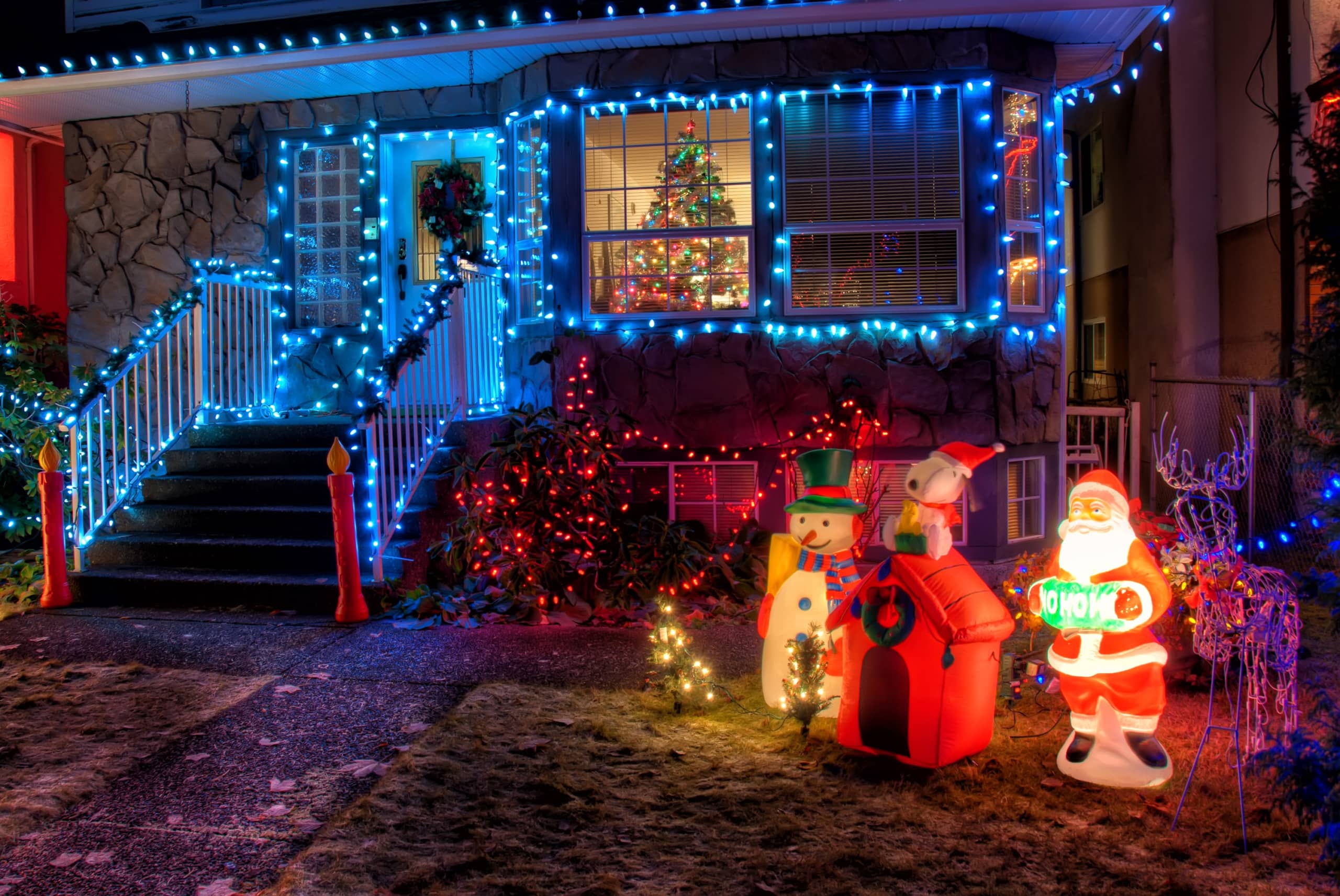 クリスマスの時期、お家（自宅）の外壁をイルミネーションで飾るのはありだと思う？