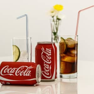 コカ・コーラの自販機が夜だけ10円安くなりますが、夜に買おうと思いますか？