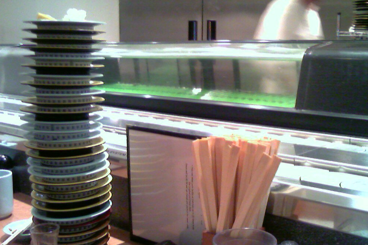 飲食店で働く友人 「食べ終えた皿を客が重ねるのはやめてほしい」 - NewSphere