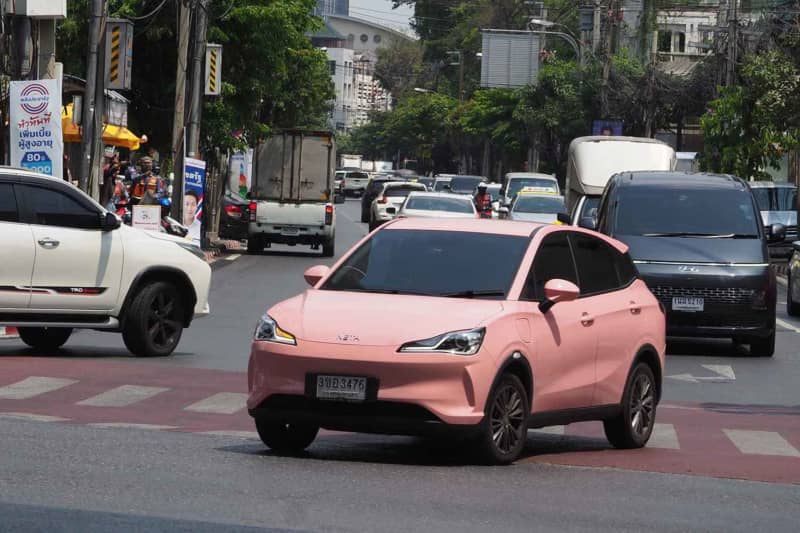 日本はこれからさらに電気自動車が普及すると思いますか？