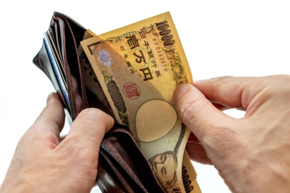 普段、お財布の中に現金をどれくらい入れていますか？