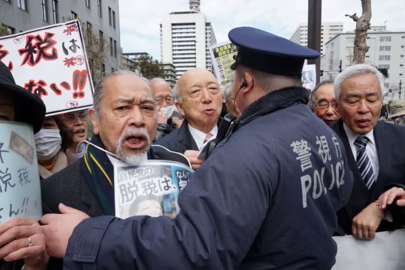 自民党のウラガネ・脱税を許さない会が、裏金にも課税しろと刑事告発並びにデモを行い