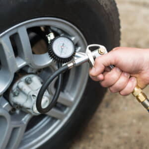 【燃費に影響？】タイヤの空気圧はどのタイミングで確認しますか？