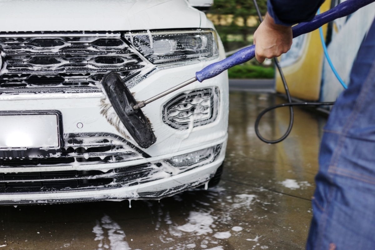 「自宅で洗車」と「洗車サービスを利用」コスパがよいのはどっち？（ファイナンシャルフィールド） - Yahoo!ニュース