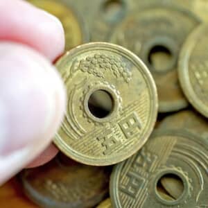 【5円玉が22万円に！】穴ズレエラーの5円玉探してみますか？