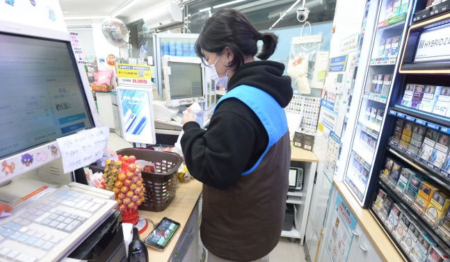 韓国の最低賃金ついに1万ウォン超え…11年で倍増、中小企業は悲鳴（朝鮮日報日本語版） - Yahoo!ニュース