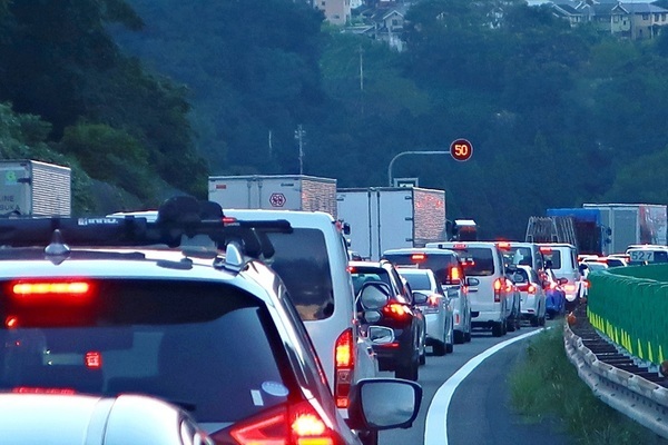 「奇跡の9連休」高速道路は“帰省ラッシュ”が消えた？ 年末年始の渋滞「地獄の3日間」とは（乗りものニュース） - Yahoo!ニュース