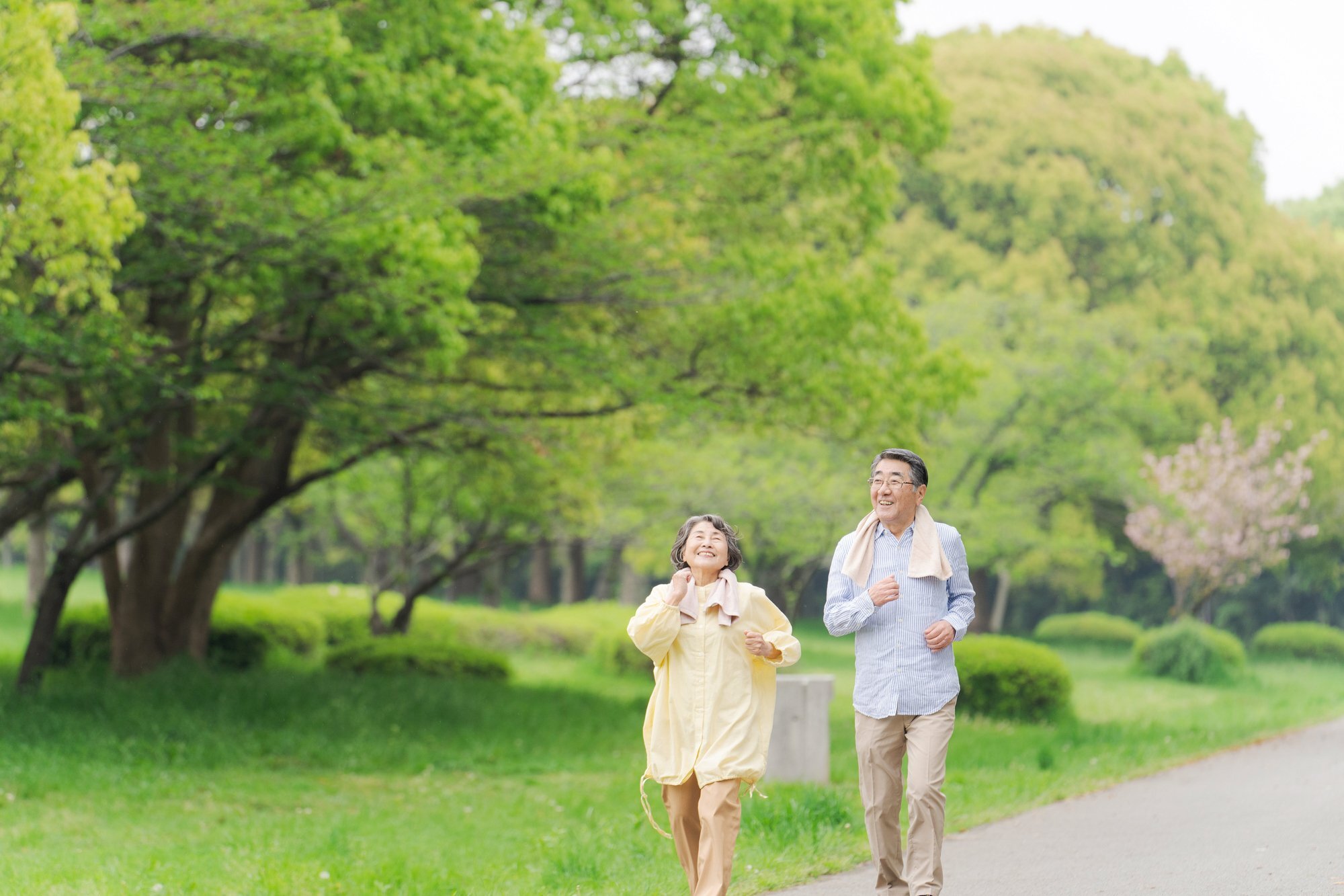 脳に効く歩き方は？1日3.2kmでアルツハイマー病発症数が「約40％低下」の研究結果も（ESSE-online） - Yahoo!ニュース