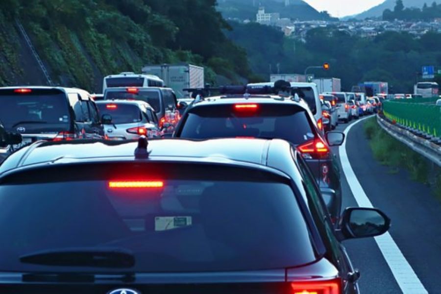 連休後半「地獄の渋滞」ついに始まる 下り線ピーク 最大40km超え【5月3日の渋滞予測】（乗りものニュース） - Yahoo!ニュース
