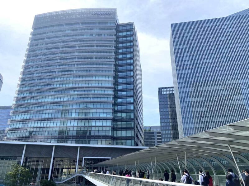 従業員を減らす前に役員を減らすべき？
