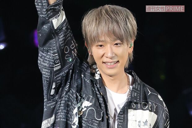 NEWS小山慶一郎の“超高額ファンミ価格”が物議「人様の旦那にこの金額か」それでも“即完”のワケ（週刊女性PRIME） - Yahoo!ニュース