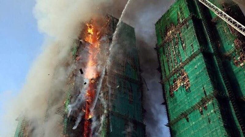 香港の高層住宅で火災 13人死亡