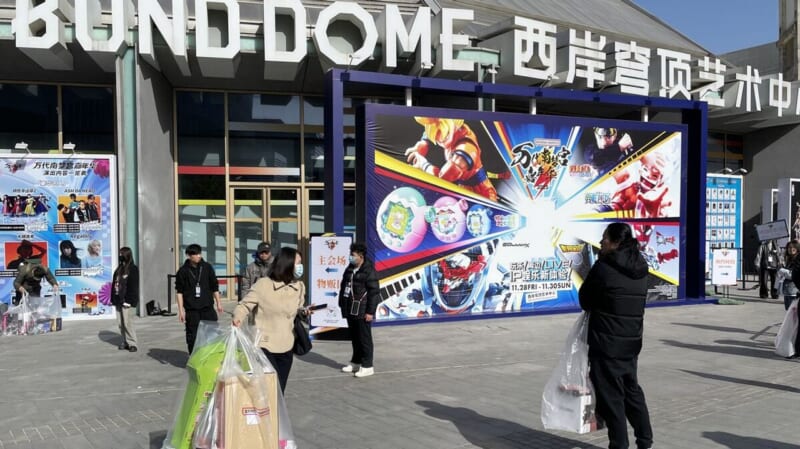 日本歌手 中国で公演中に強制中断