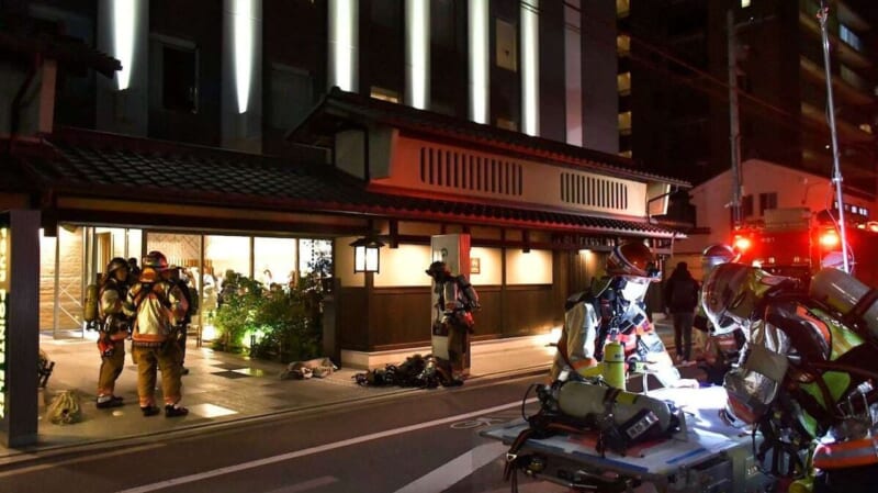 客室で火災 モバイル電池が発火か