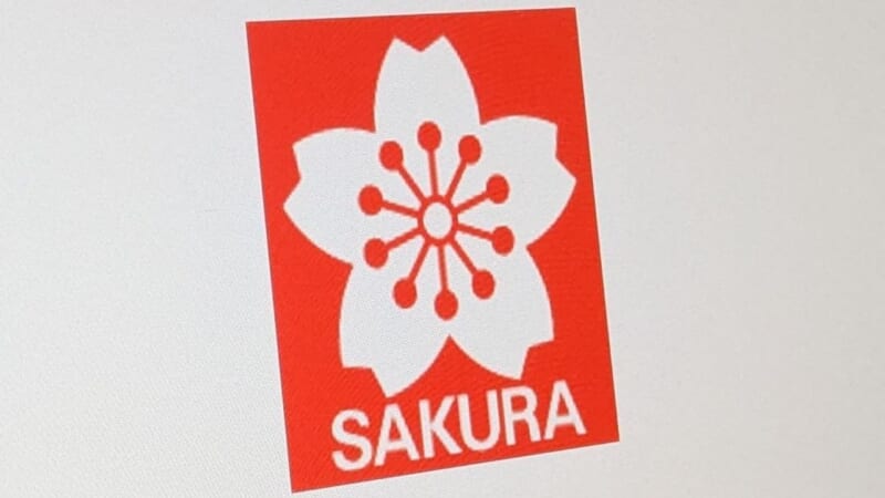 ポスター物議 サクラクレパス謝罪