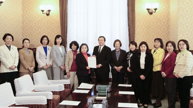 衆院に女性トイレ増設 首相ら要望