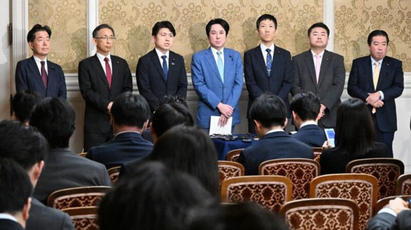 自維 定数削減の今国会成立を断念