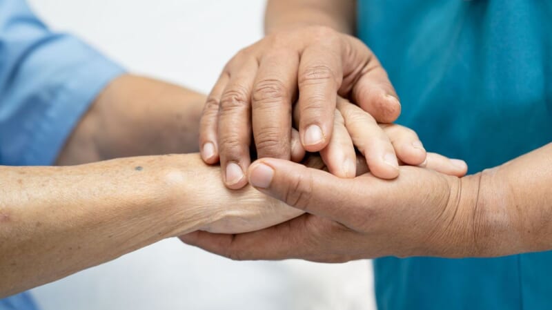 介護職員 月1万9000円賃上げ方針