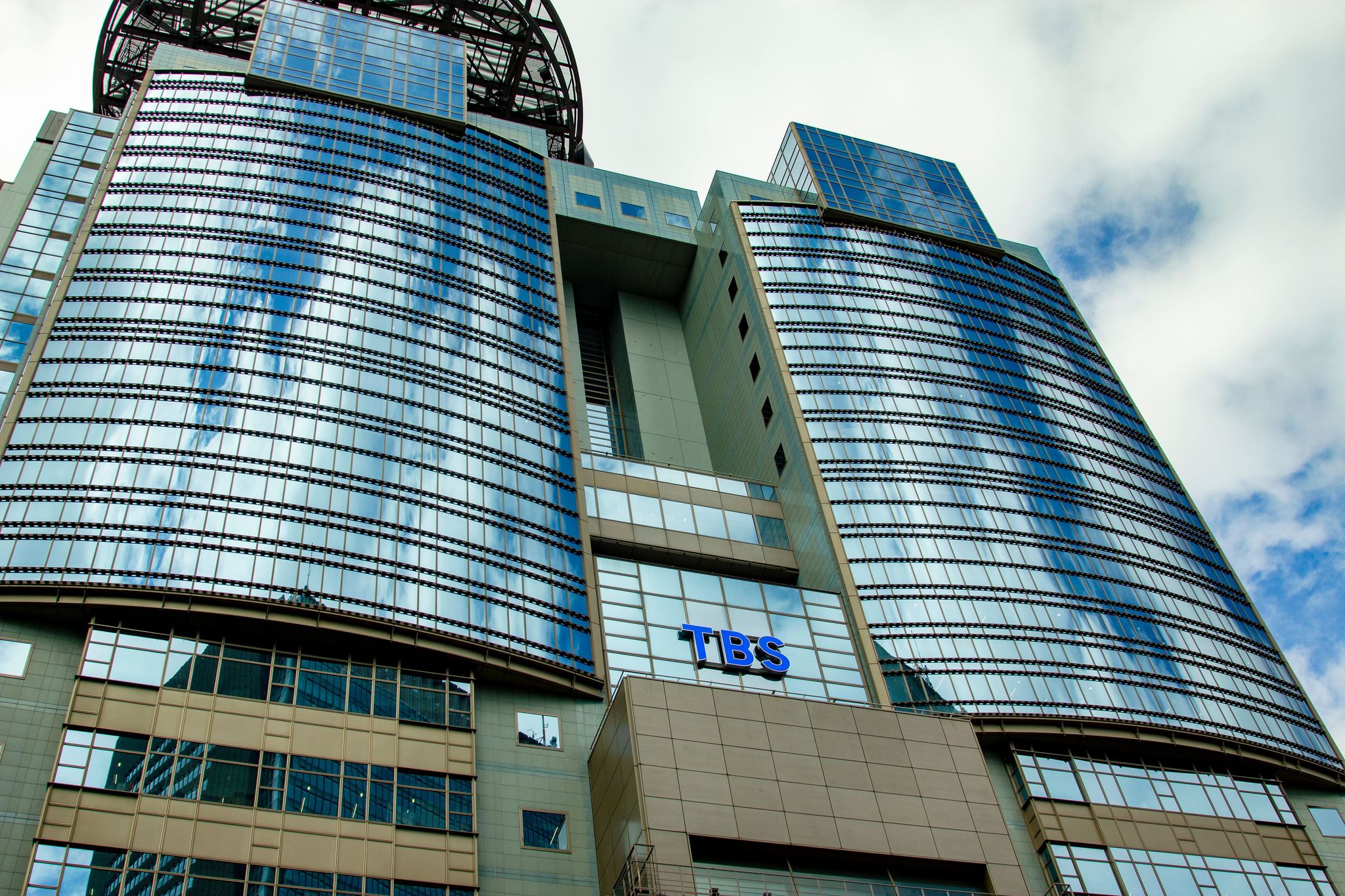 TBS「歴史的背景の十分な検討ができておりませんでした」　沖縄出身俳優に「方言禁止」企画　バラエティ番組が「差別的」と物議｜まいどなニュース