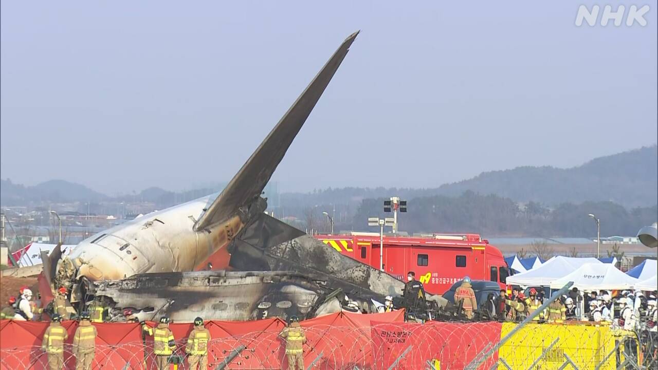 韓国 チェジュ航空の旅客機 胴体着陸し炎上 179人死亡確認 | NHK