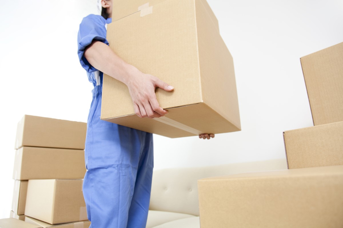 引っ越し作業員に“心づけ”を渡す慣習を知って驚く若者たち 「人件費はもう払ってる」「二度と会わない人たちなのに」「それより宅配便の人を労いたい」 | マネーポストWEB