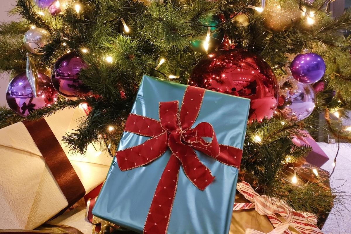 「今年はサンタにiPhoneをお願いするんだ!」年々エスカレートする中3長女の“あざとい要求”に母が憂える金銭感覚 | マネーポストWEB