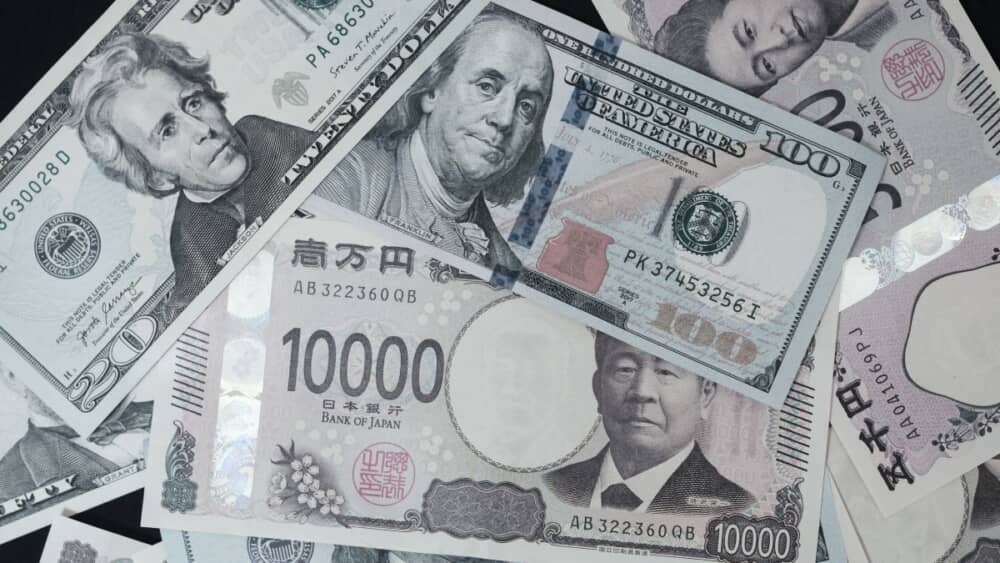 日銀は為替を金融政策の対象に入れるべき？